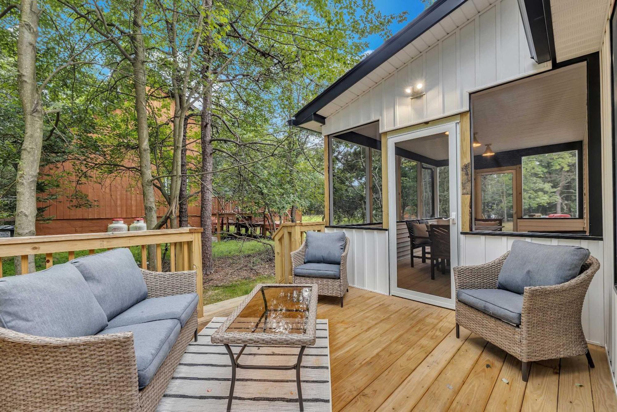 Luxury Hot Tub Game And * Albrightsville